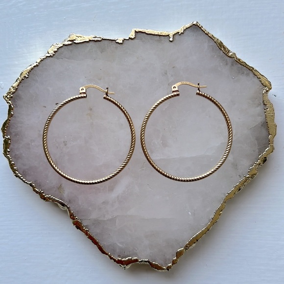 Mejuri Jewelry - 14k solid Gold hoop earrings